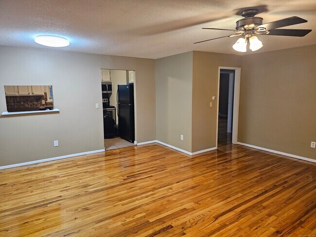 Building Photo - 474 Oak Ave