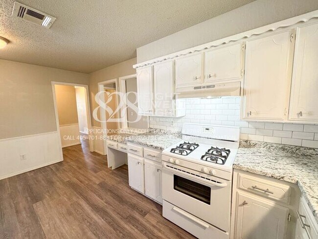 Building Photo - NICE 3 BED/1.5 BATH ON QUIET CUL-DE-SAC IN...