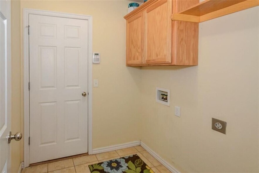 Building Photo - 913 Eagle Cliff Dr