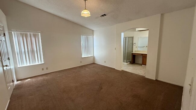 Building Photo - 777 E Encore Dr