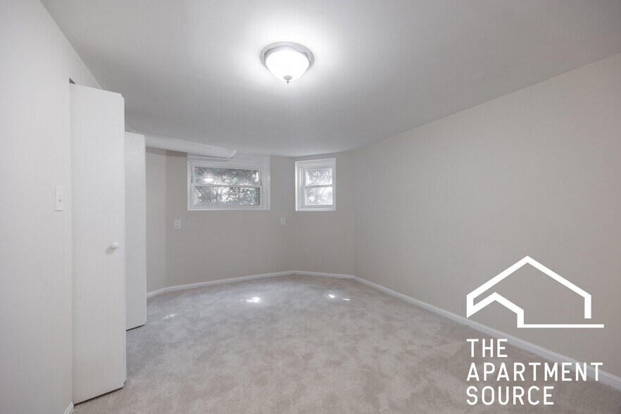 Building Photo - 2110 N Avers Ave