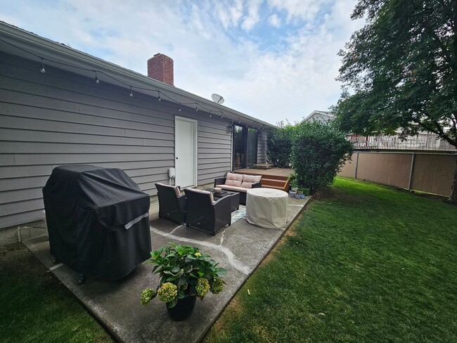 Building Photo - Beautifully Remodeled Home in the Valley