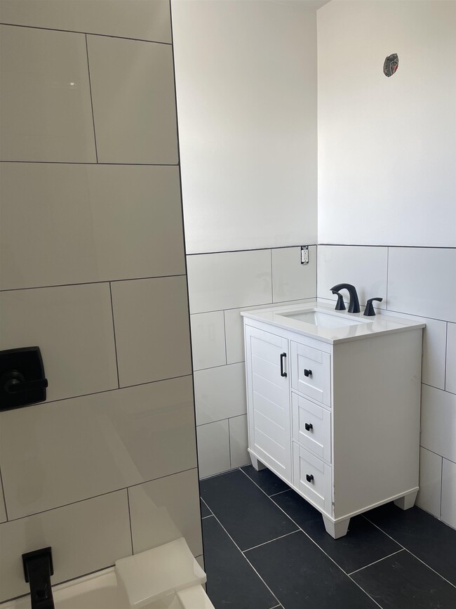 Building Photo - 125 Marsellus Pl