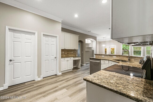 Building Photo - 1892 Vista Lakes Dr