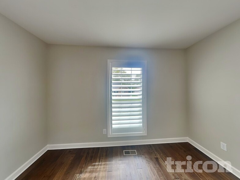 Building Photo - 424 Mya Marie Dr