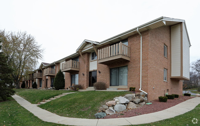 Building Photo - Woodmere Townhomes