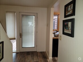Building Photo - 410 Sagebrush Dr