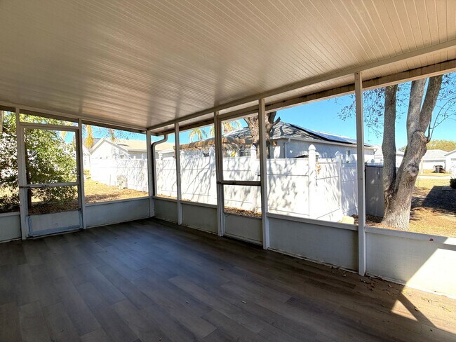 Building Photo - Perfect Location with Amenities Galore!