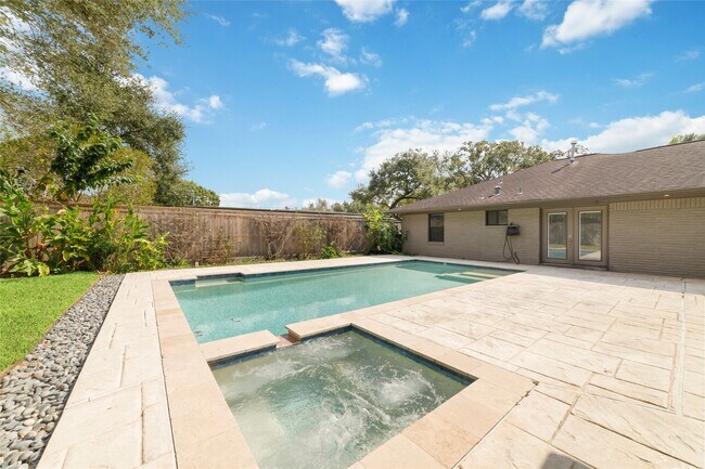 Building Photo - 5438 Briarbend Dr