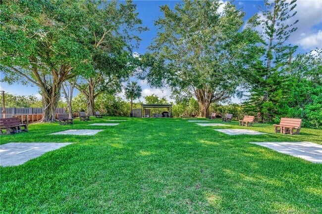 Building Photo - 511 SW South River Dr