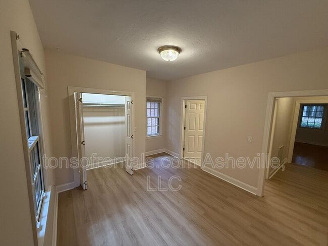 Building Photo - 6 Tiburon Pl