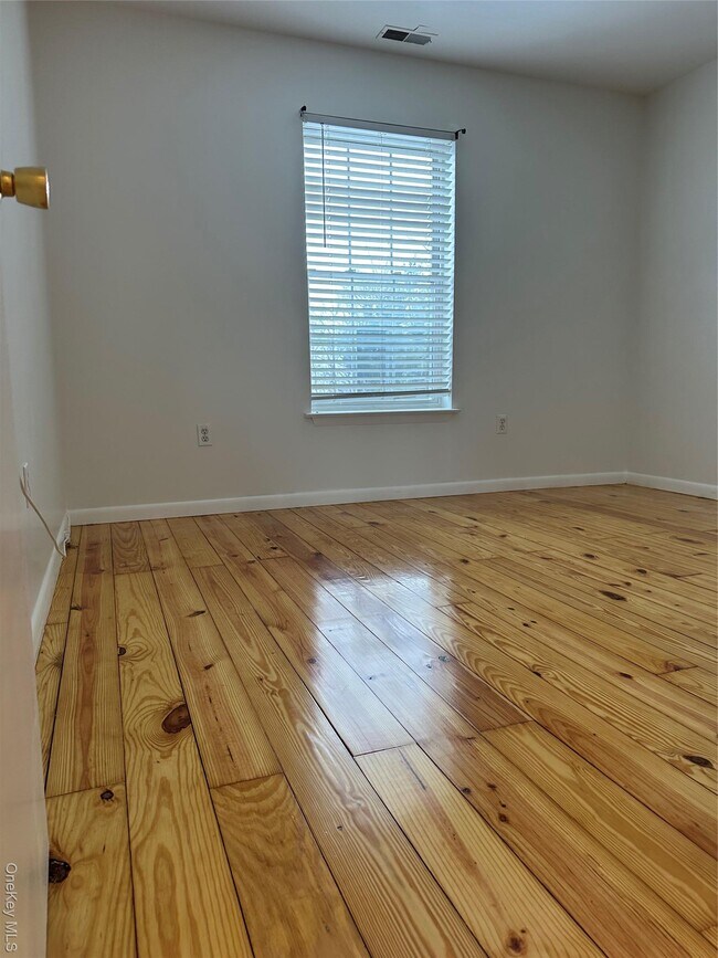 Building Photo - 4 Marian Ct