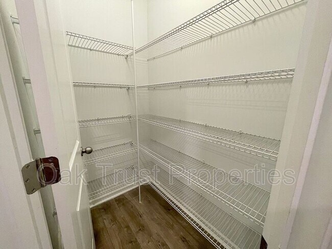 Building Photo - 156 Blackwater Way