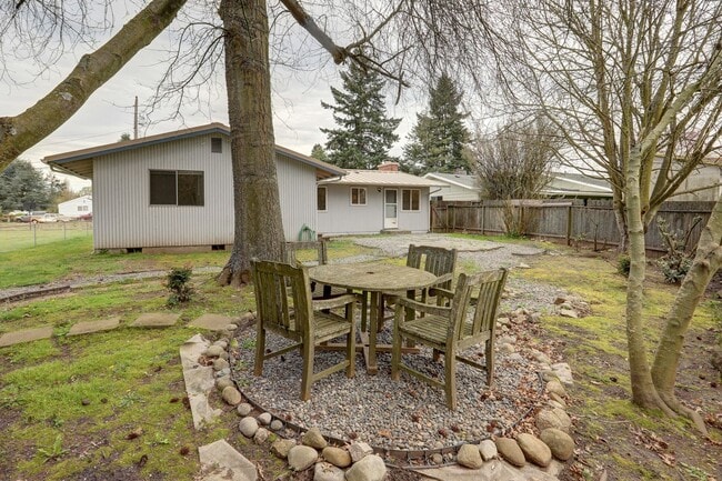 Building Photo - Beautiful, Remodeled Burien Rambler Available Now! 3 Bedrooms Plus Den!