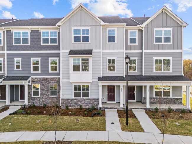 Building Photo - 825 Basswood Gln Trl