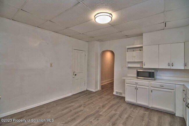 Building Photo - 1418 Capouse Ave