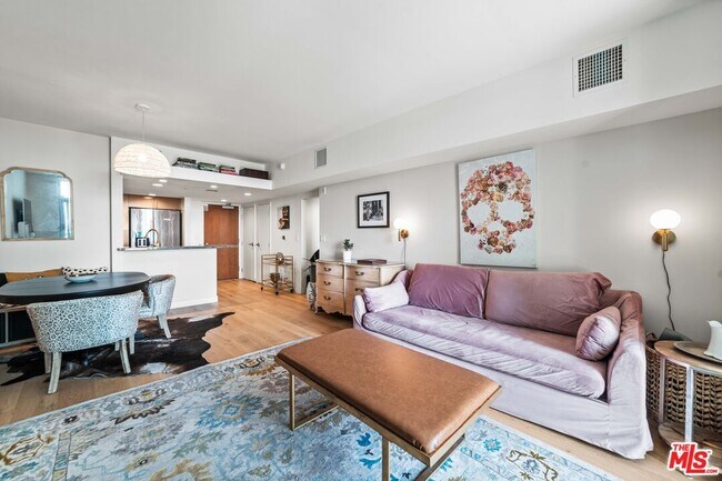 Building Photo - 13700 Marina Pointe Dr