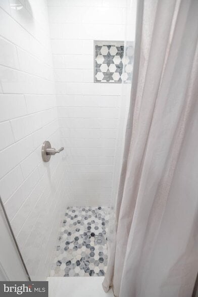 Building Photo - 508 N Linwood Ave