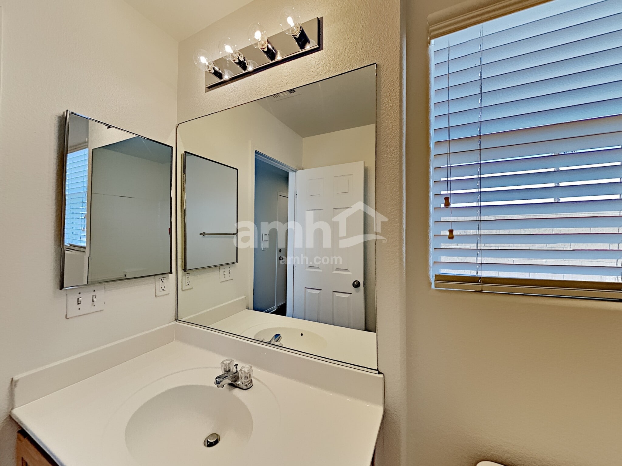 Building Photo - 8936 Sally Rose Ave