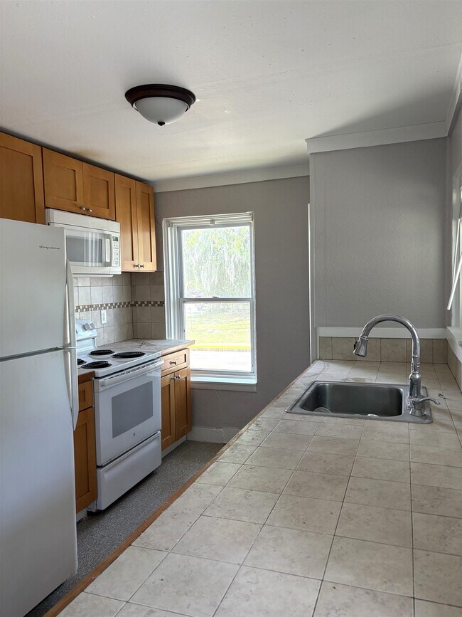 Building Photo - 133 Riberia St