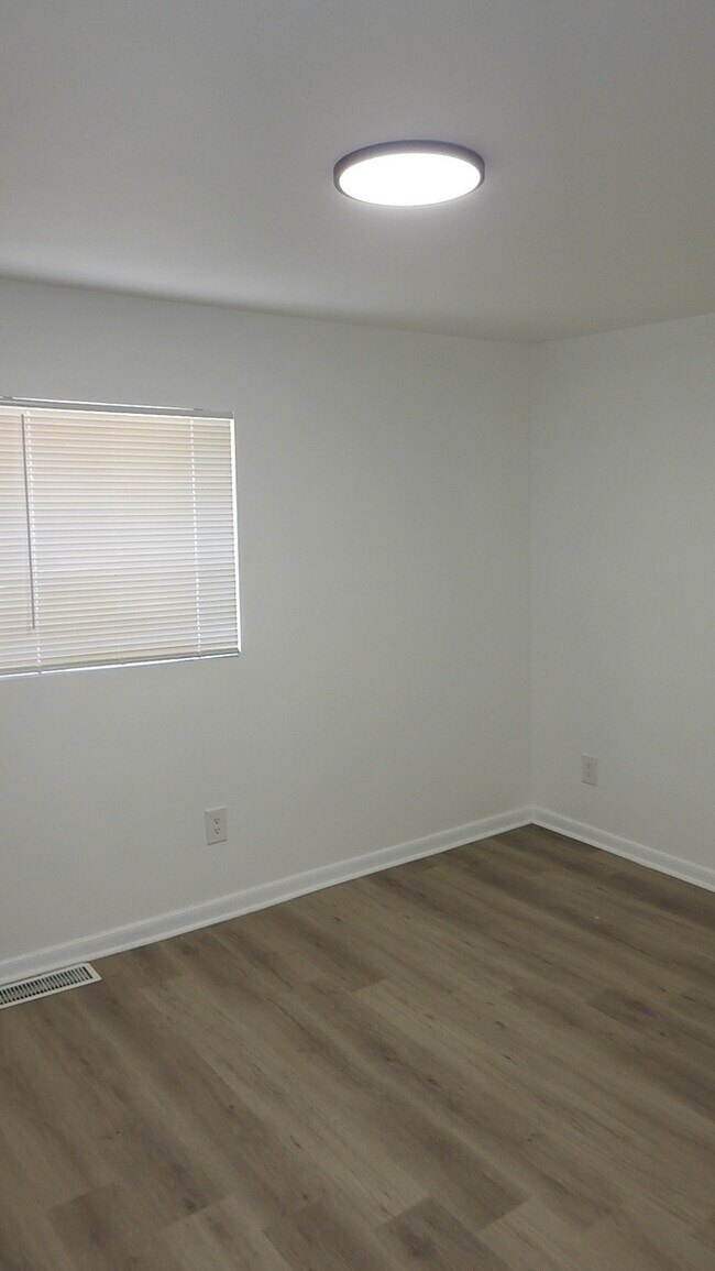 Building Photo - 3bed 2 full bath in North Kansas City, MO