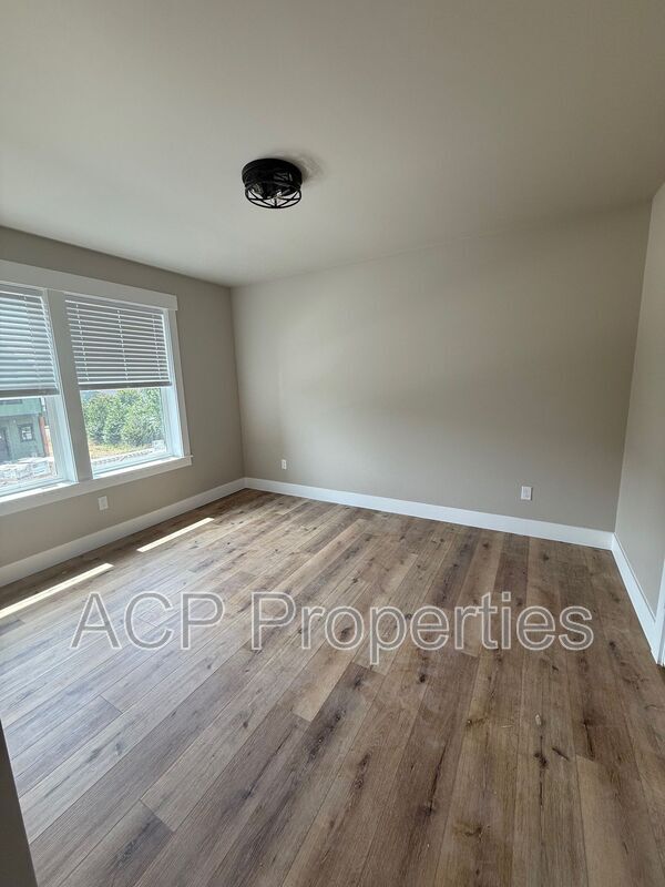 Building Photo - 2201 DeJong Dr