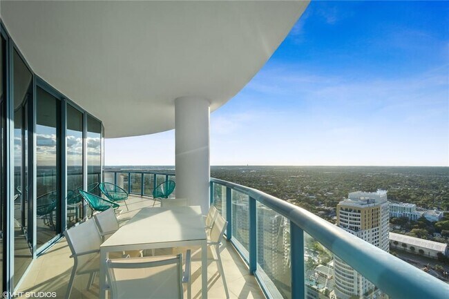 Building Photo - 333 Las Olas Way