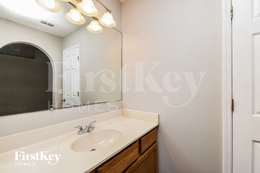 Building Photo - 6913 Playpark Trail