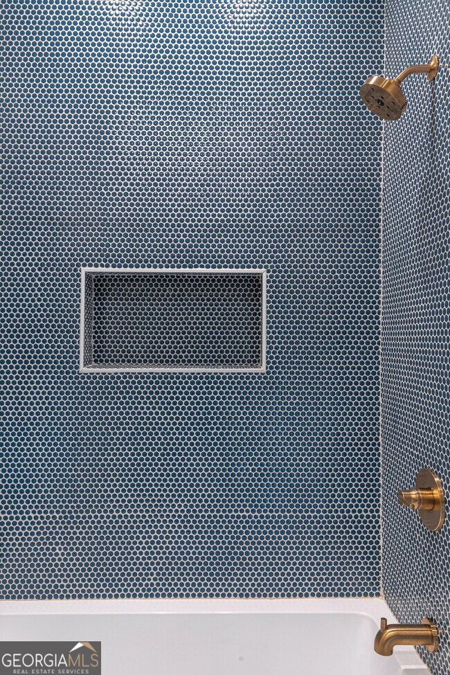 Building Photo - 724 Charles Allen Dr NE