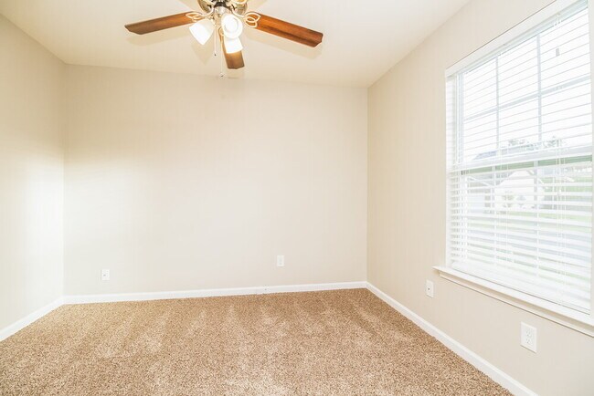 Building Photo - 2014 Cobblestone Dr