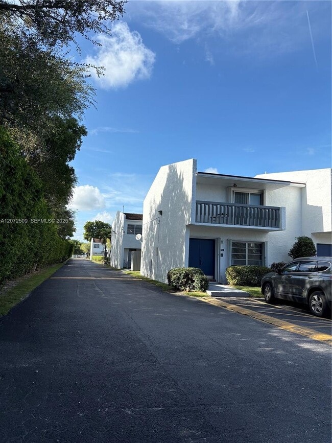 Building Photo - 17180 SW 94th Ave