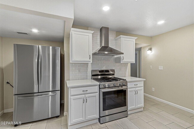 Building Photo - 1308 Rose Bud Ln
