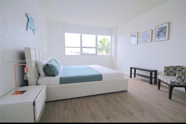 Building Photo - 1500 Bay Rd