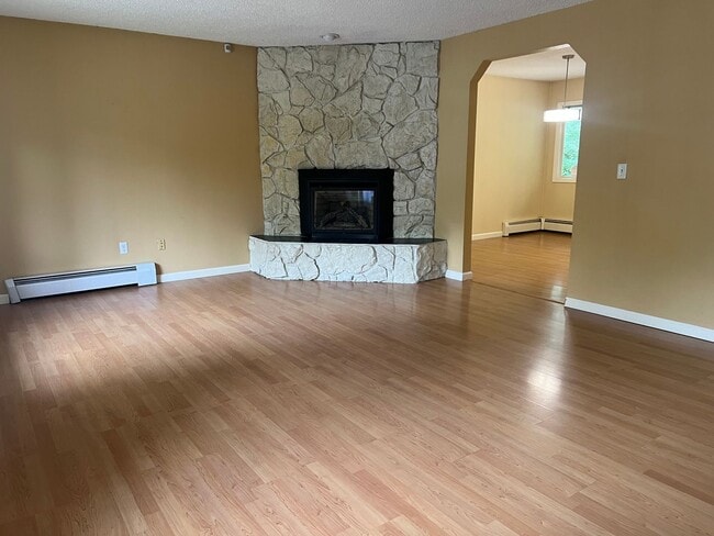 Building Photo - 4 Bedroom House in Prime Oceanview Location