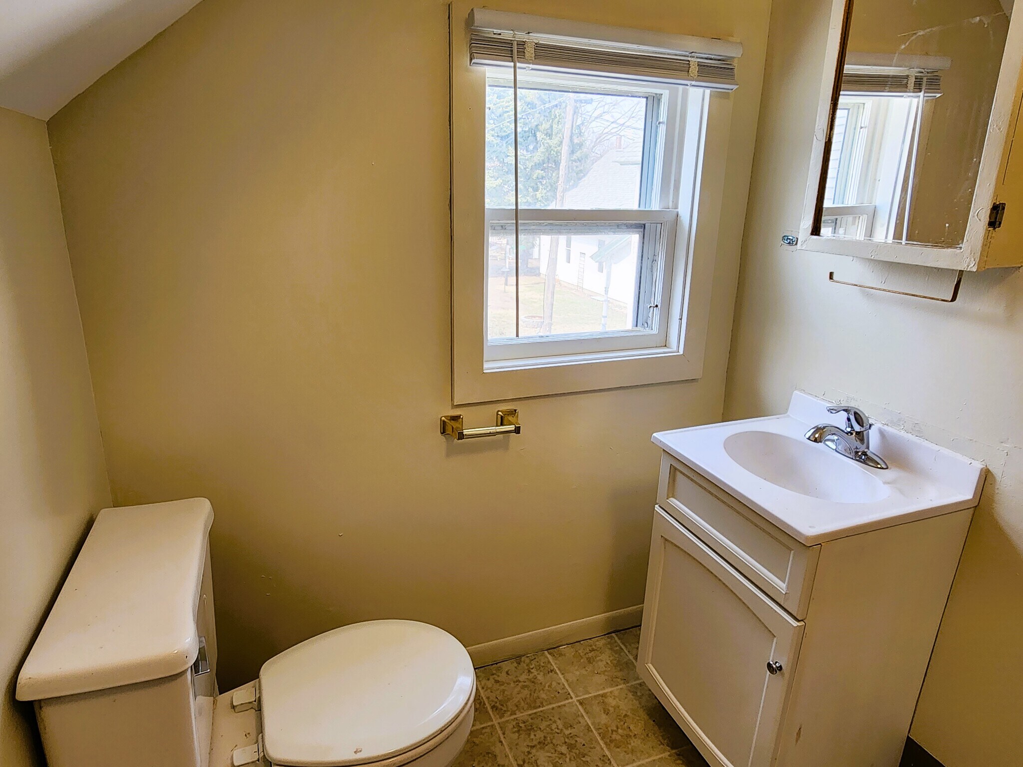Bathroom - 419 Olmstead St