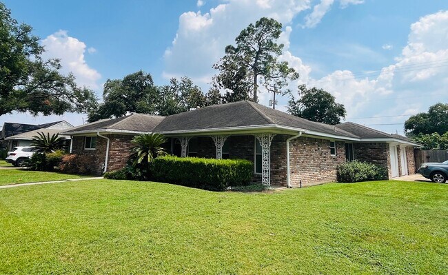 Primary Photo - 6823 Hartland St