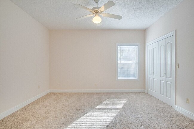 Building Photo - Festive Move-In Special! 4BR/3BA Lenox Gem...