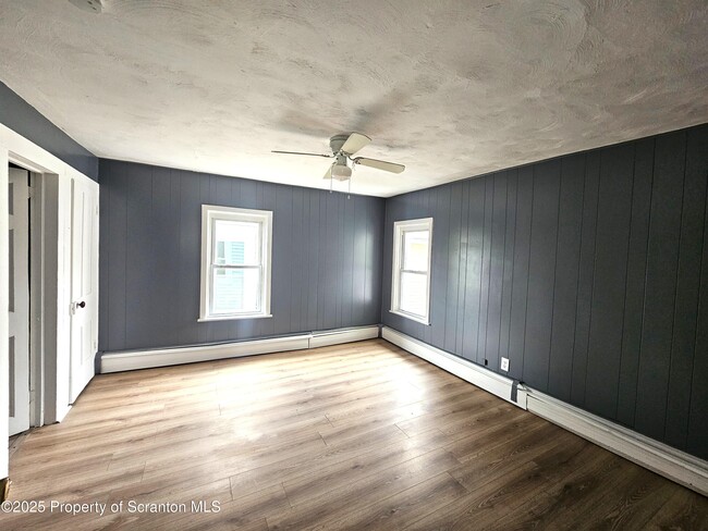 Building Photo - 327 S Hyde Park Ave