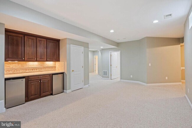 Building Photo - 7517 Lindberg Dr