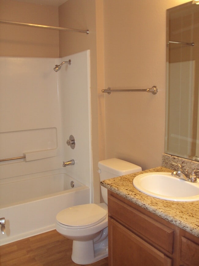 Building Photo - Stylish 2-Bedroom Condo in Sought-After Ca...