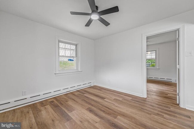 Building Photo - 219 S Pleasantview Rd
