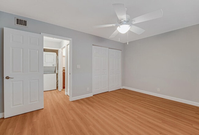 Building Photo - 104 Lake Helen Dr