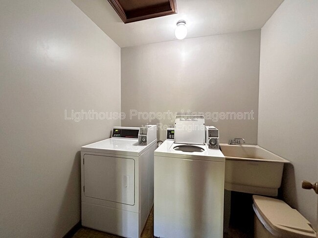 Building Photo - 143 Exchange St SE