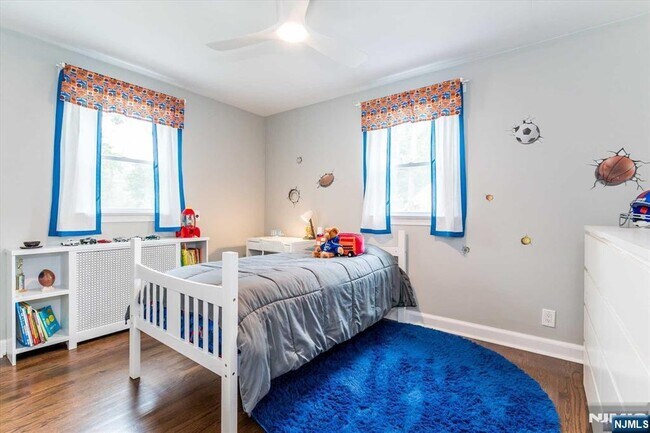 Building Photo - 354 Plaza