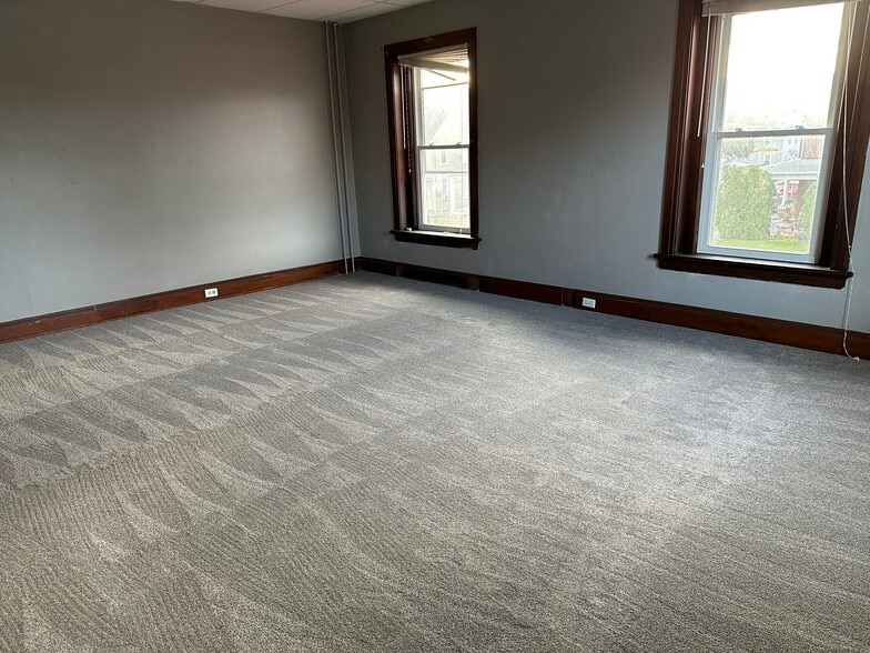 Main bedroom - 47 E Cherry St