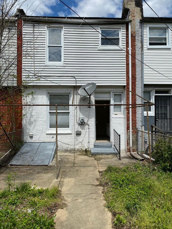 Building Photo - 3217 Elmley Ave
