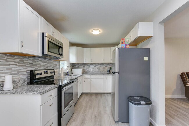 Building Photo - 1011 Robinson Rd