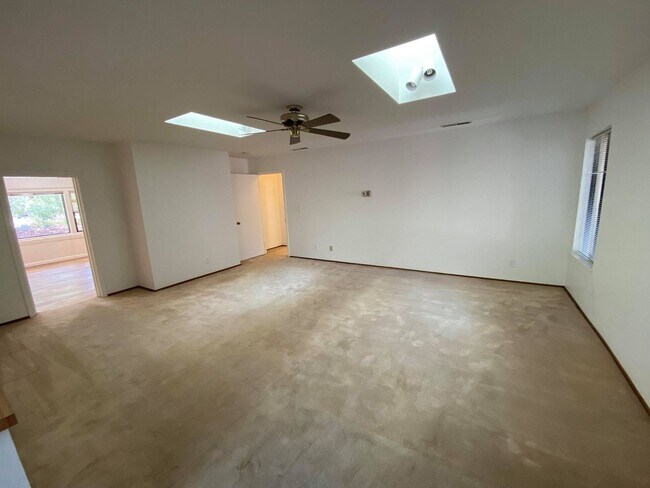 Building Photo - Spacious West Menlo Park Home for Rent
