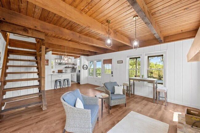 Building Photo - 650 Springlake Dr