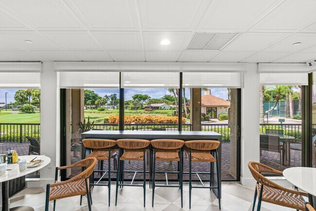 Building Photo - 5188 Oakhill Ln